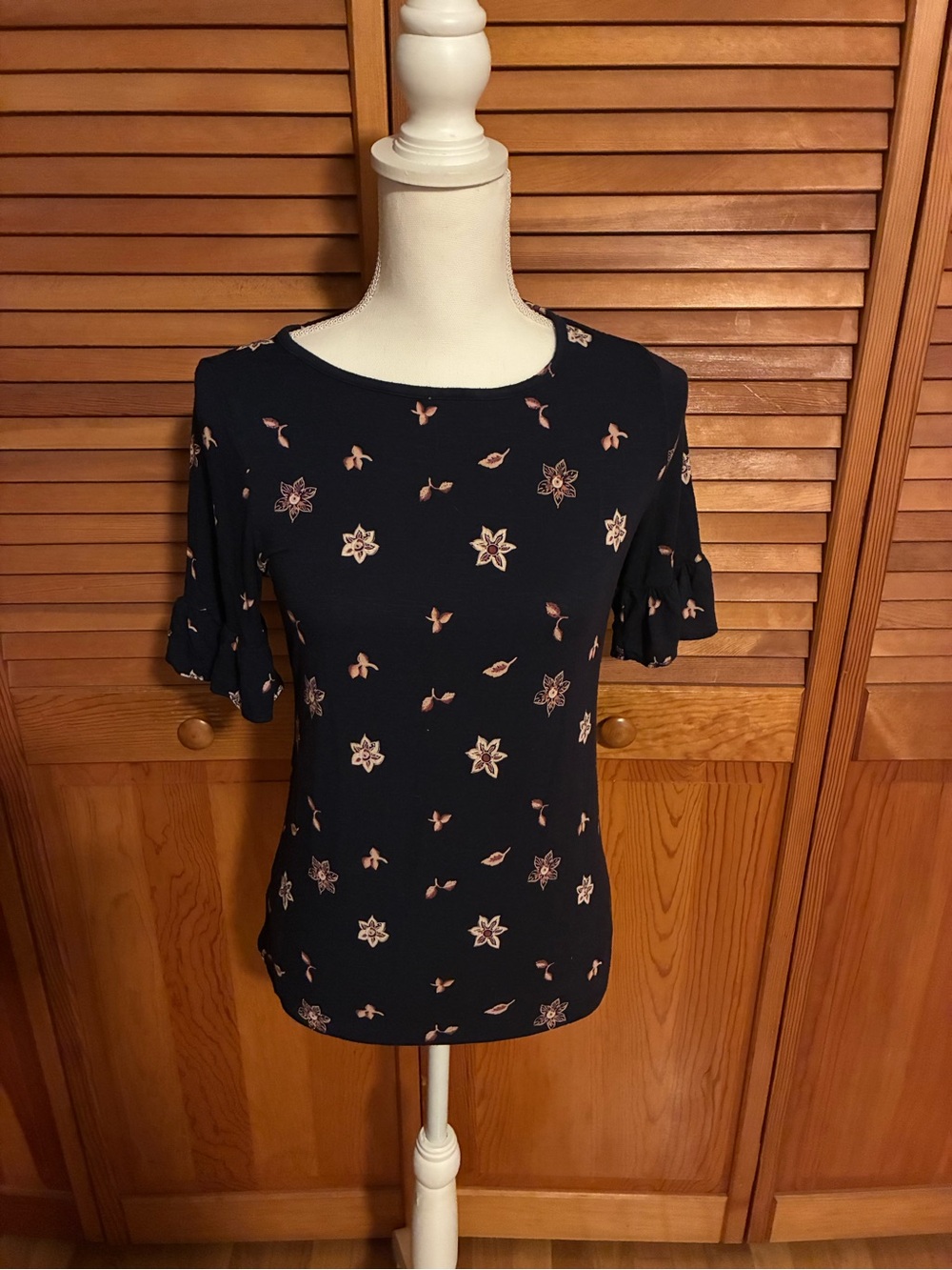 LOFT Navy Floral Ruffle Sleeve Tee